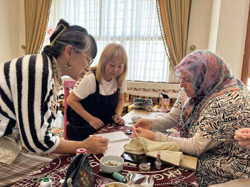 Japonlara Akıl Sır Ermiyor! İğne Oyası Öğrenmek İçin Elazığ'a Geldiler - Fotoğraf: 11